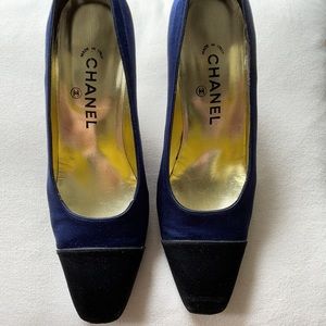 CHANEL navy and black satin vintage Gabrielle heel